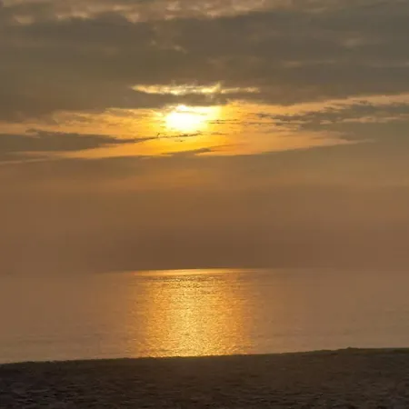 Deni's By The Sea - *