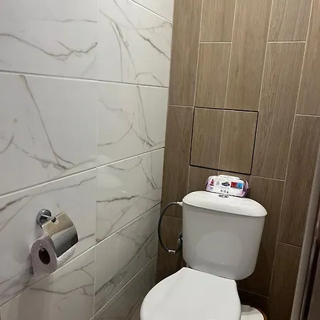 Deni's By The Sea - *