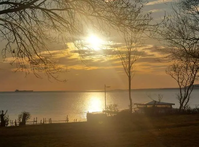 Апартамент Deni's By The Sea - *