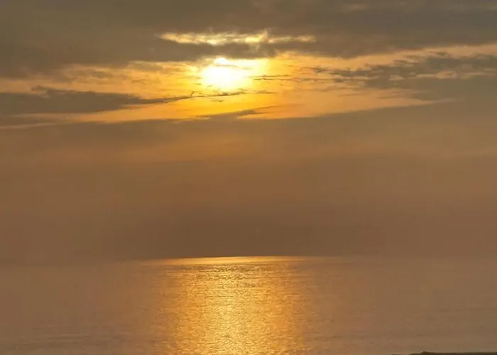 Deni's By The Sea - *