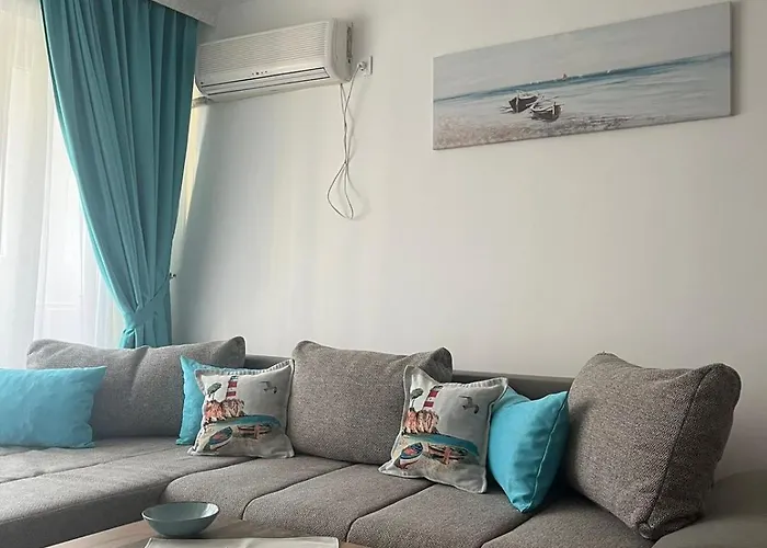 Апартамент Deni's By The Sea - *