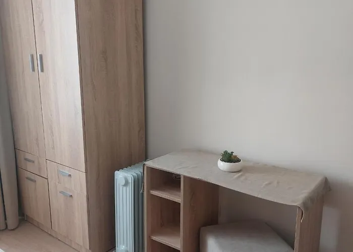 Deni's By The Sea - *