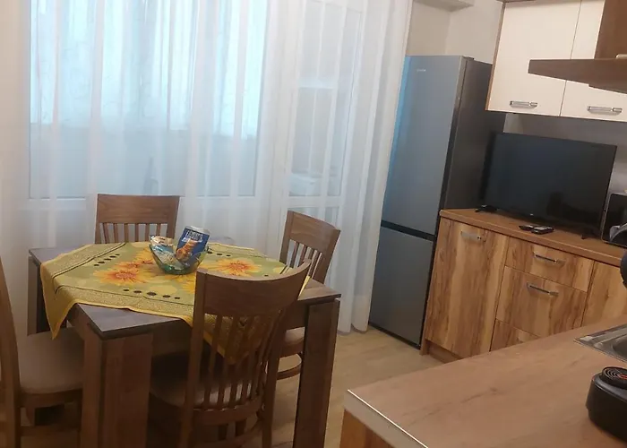 Deni's By The Sea - *