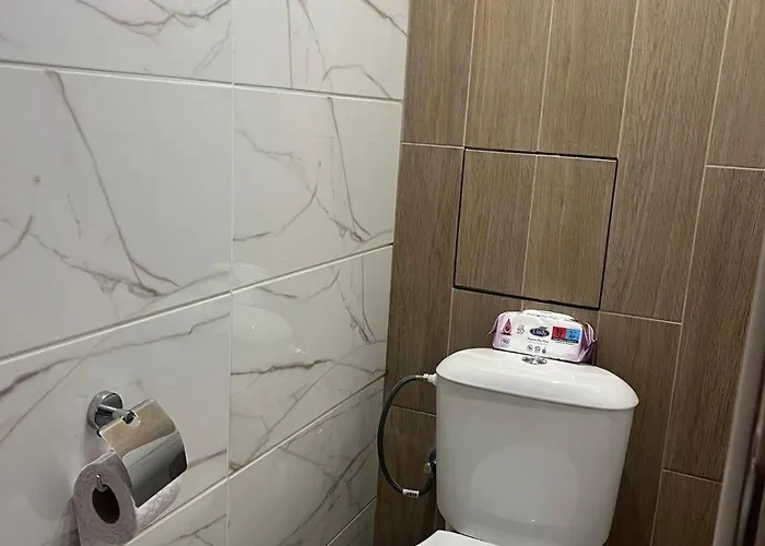 Deni's By The Sea - *